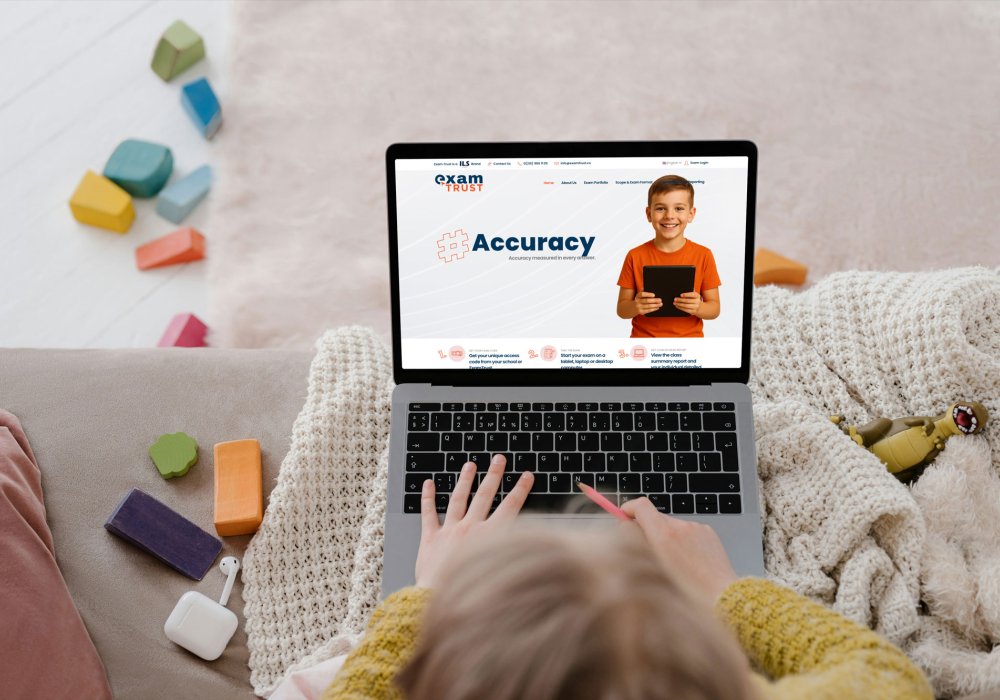 Cambridge English Qualifications, CEFR ve GSE standartlarına uyumlu sınavlarımız; ilkokuldan lise düzeyine kadar öğrencilerin yaş, seviye ve gelişim özelliklerine uygun şekilde tasarlanmıştır. Her soru, belirli bir kazanımı ölçmek üzere etiketlenir; böylece her öğrenci için güçlü yönler ve gelişim alanları detaylı raporlarla sunulur.