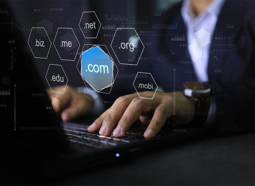 Web projelerinin temelini oluşturan domain ve hosting altyapılarını sizin için en güvenilir şekilde yönetiyoruz. Mabu Teknoloji olarak alan adı tescili, sunucu kurulumu, SSL sertifikası temini ve barındırma hizmetlerini tek noktadan sağlıyoruz. 